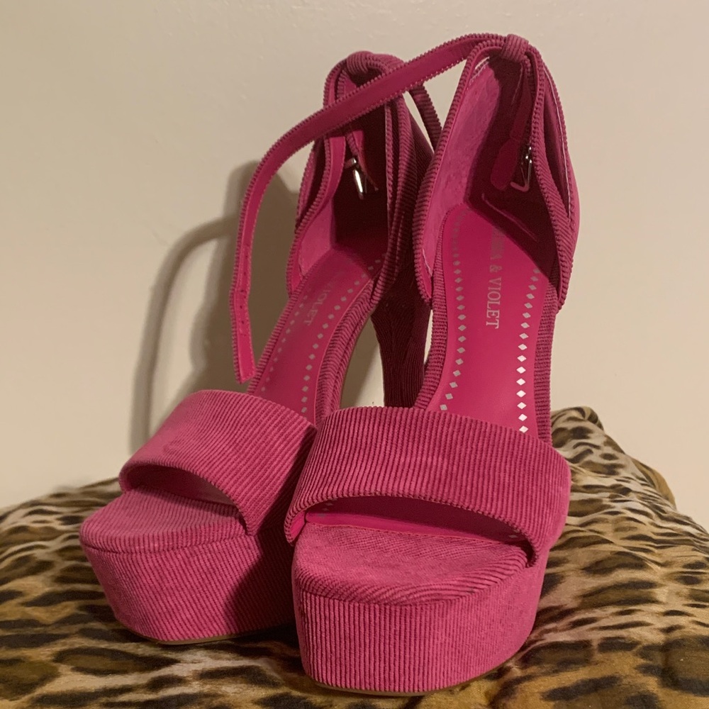 Chelsea & Violet Fuchsia Platform Sandals
